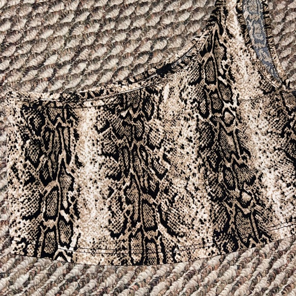 Crop top - Picture 2 of 4